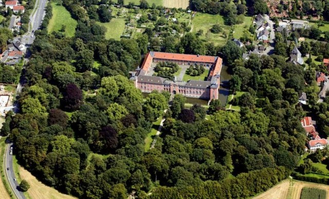 Замок Калькум (Schloss Kalkum) в Дюссельдорфе