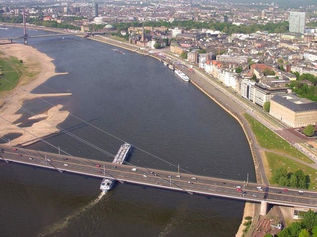 Мост Теодора Хойса (Theodor-Heuss-Brücke)
