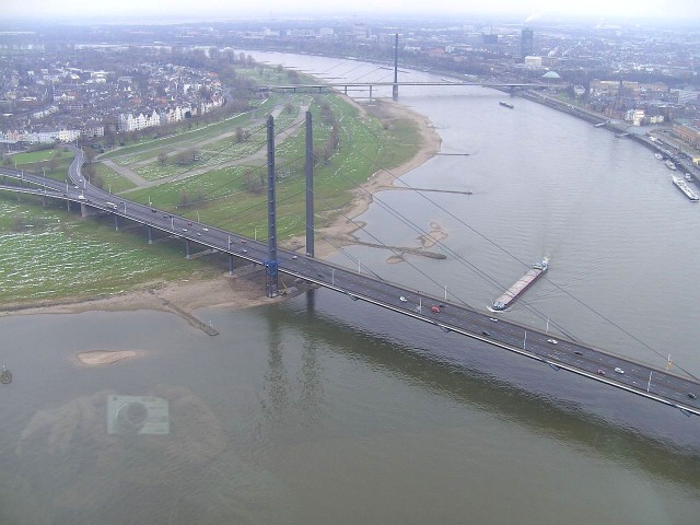 Мост Теодора Хойса (Theodor-Heuss-Brücke)