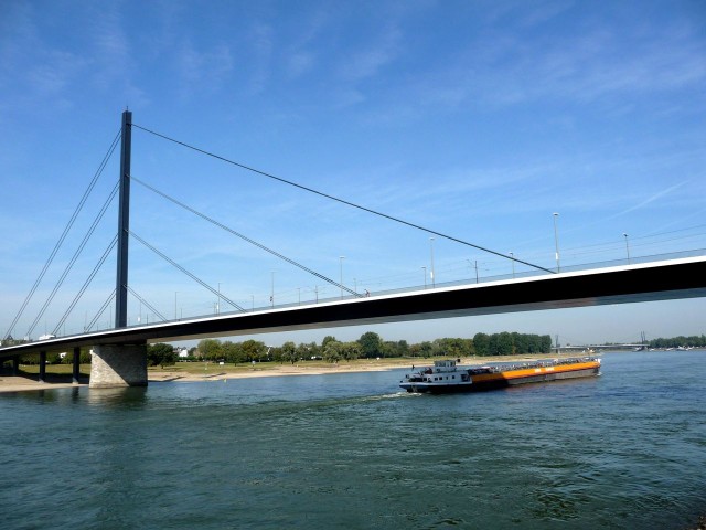 Мост Теодора Хойса (Theodor-Heuss-Brücke)