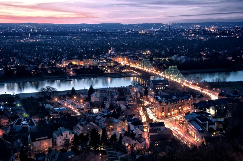 Мост в ночной подсветке