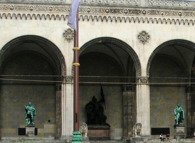 Аркада полководцев, Фельдхеррнхалле (Feldherrnhalle)