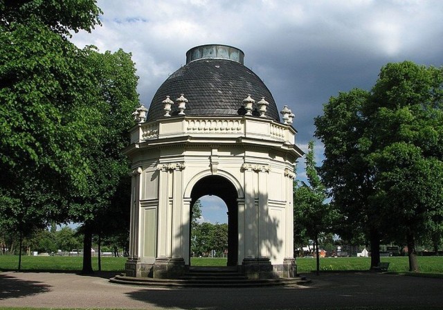 Большой сад в районе Ганновера Херрхаузен (der Große Garten in Herrenhausen)