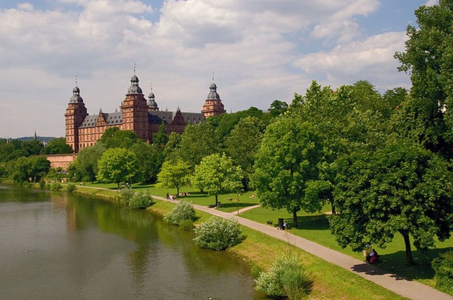 Замок Йоханнесбург (Schloss Johannisburg)