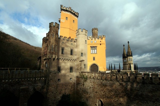 Замок Штольценфельс (Schloss Stolzenfels)