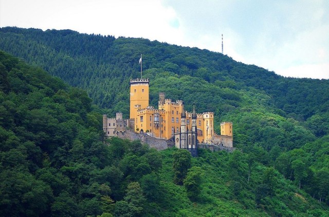 Замок Штольценфельс (Schloss Stolzenfels)