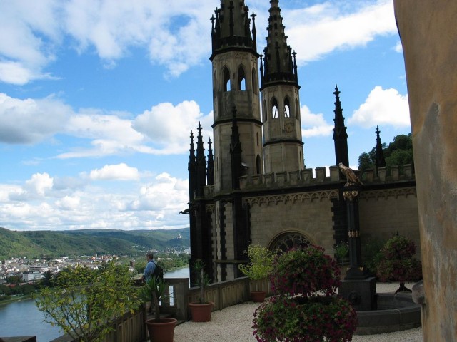 Замок Штольценфельс (Schloss Stolzenfels)