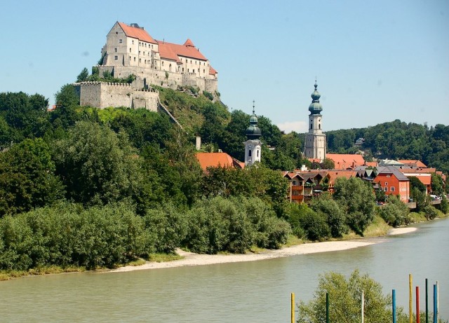 Замок Бургхаузен (Burg zu Burghausen)