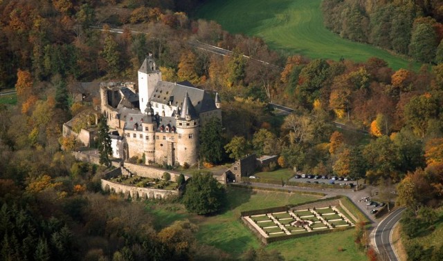 Замок Бюрресхайм (Schloss Bürresheim)