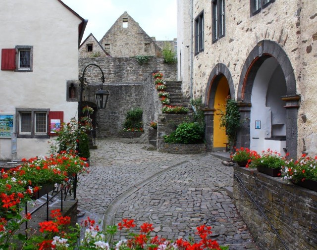 Замок Бюрресхайм (Schloss Bürresheim)