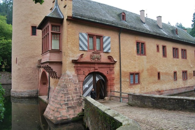 Замок Меспелбрунн (Schloss Mespelbrunn)