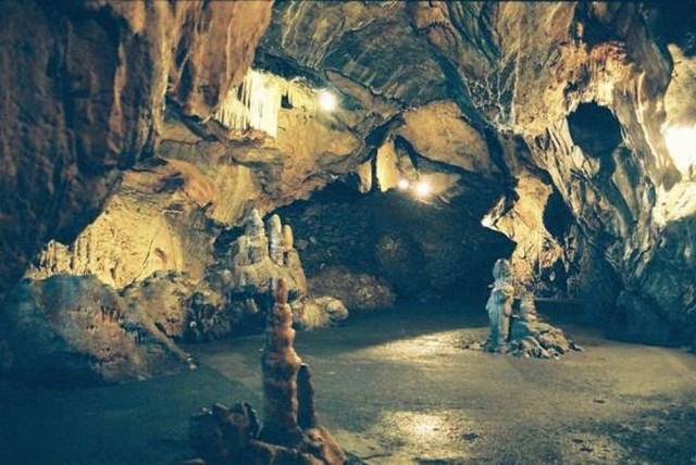 Бауманская пещера или пещера Baumanns (Baumannshöhle)