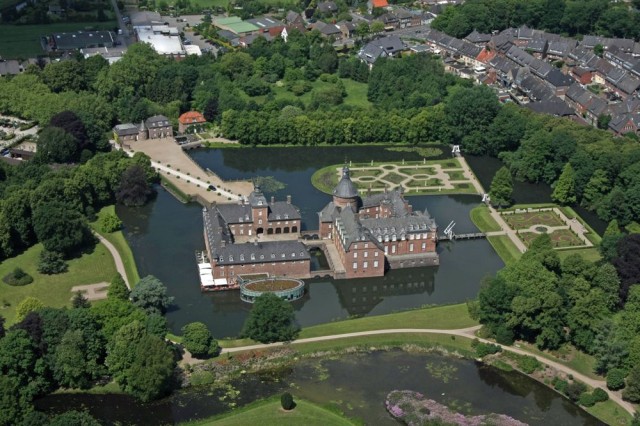 Замок Анхольт (Wasserburg Anholt)