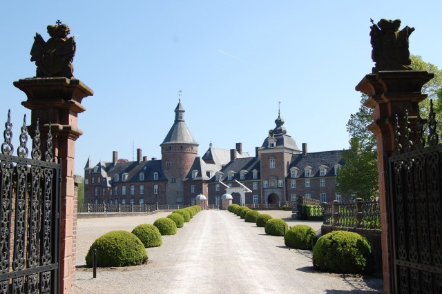 Замок Анхольт (Wasserburg Anholt)