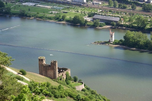 Развалины крепости Эренфельз (Burg Ehrenfels)