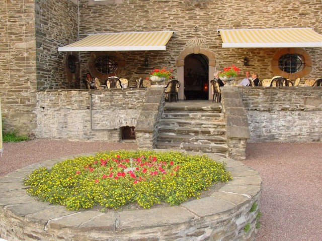 Замок Шнелленберг (Burg Schnellenberg)
