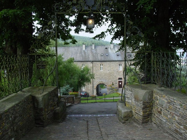Замок Шнелленберг (Burg Schnellenberg)