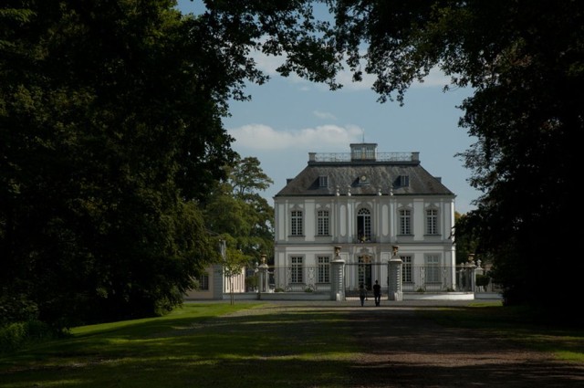 Охотничий замок Фалькенлуст (Jagdschloss Falkenlust)
