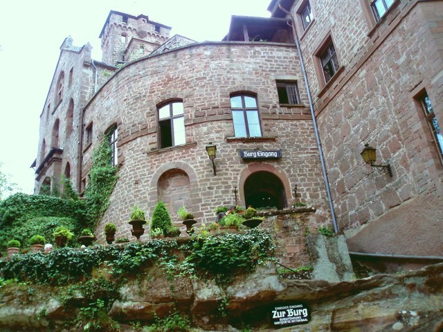 Замок Бервартштайн (Burg Berwabtstein)