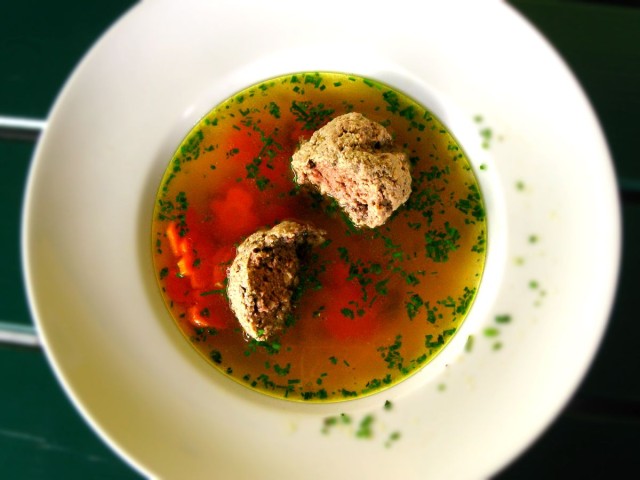 Суп с печеночными клецками