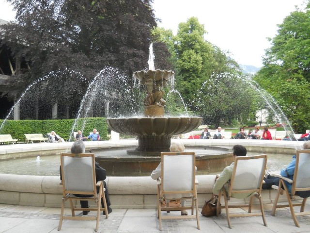 Фонтан Atlas-sole Brunnen
