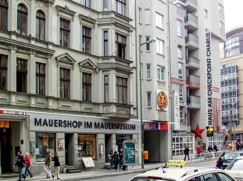 дом-музей у Чекпойнт Чарли (Museum Haus am Checkpoint Charlie)