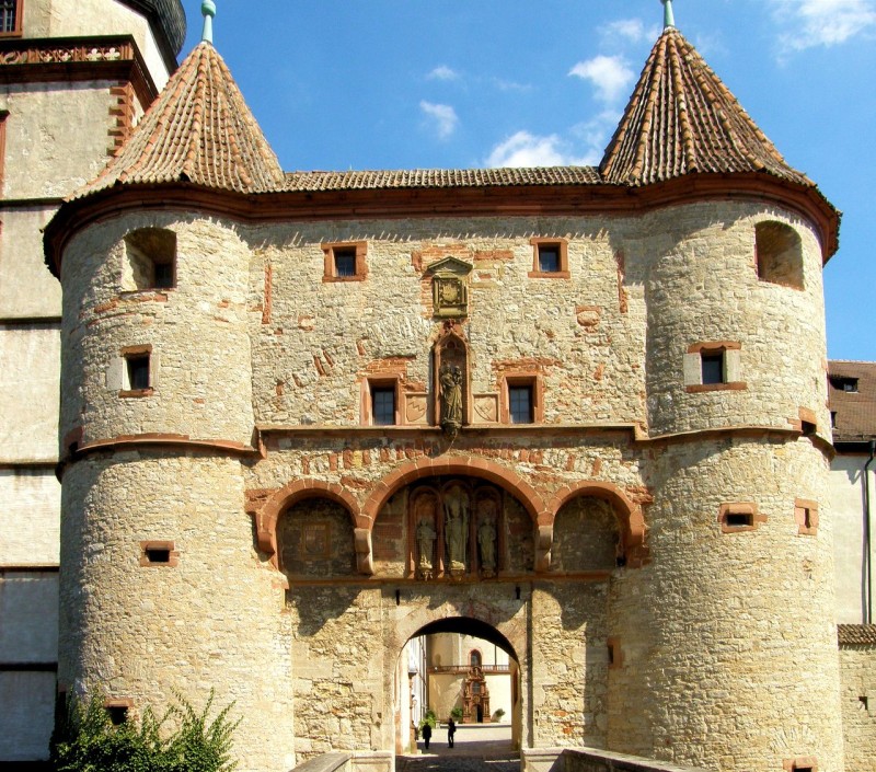 Крепость Мариенберг (Festung Marienberg)