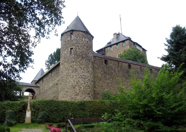 Замок Бург (Schloss Burg)