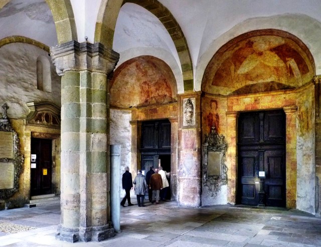 Вход в базилику св. Эммерама (Basilika St. Emmeram)