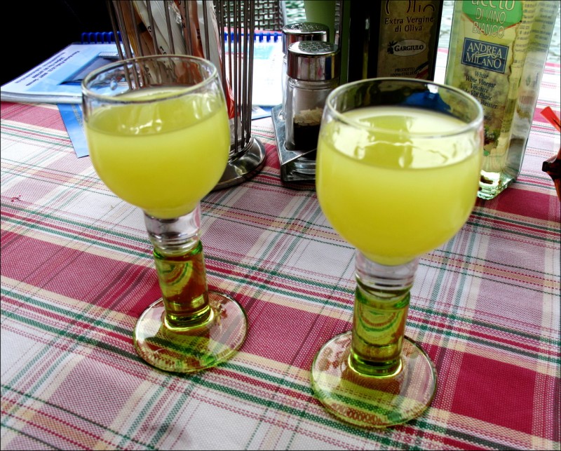 Местный ликёр «лимончелло»