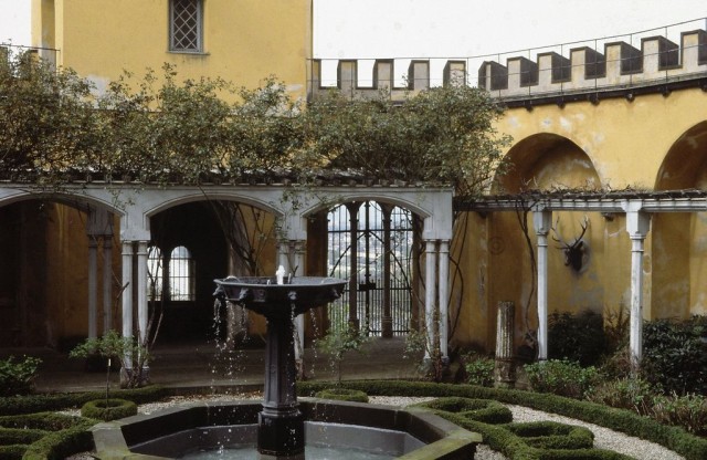 Замок Штольценфельс (Schloss Stolzenfels)