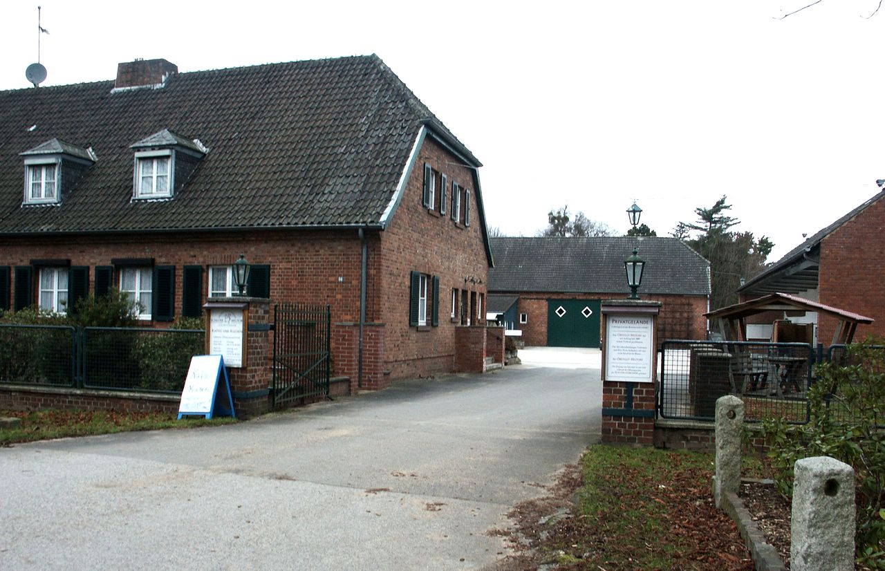 Замок Хельторф (Schloss Heltorf)