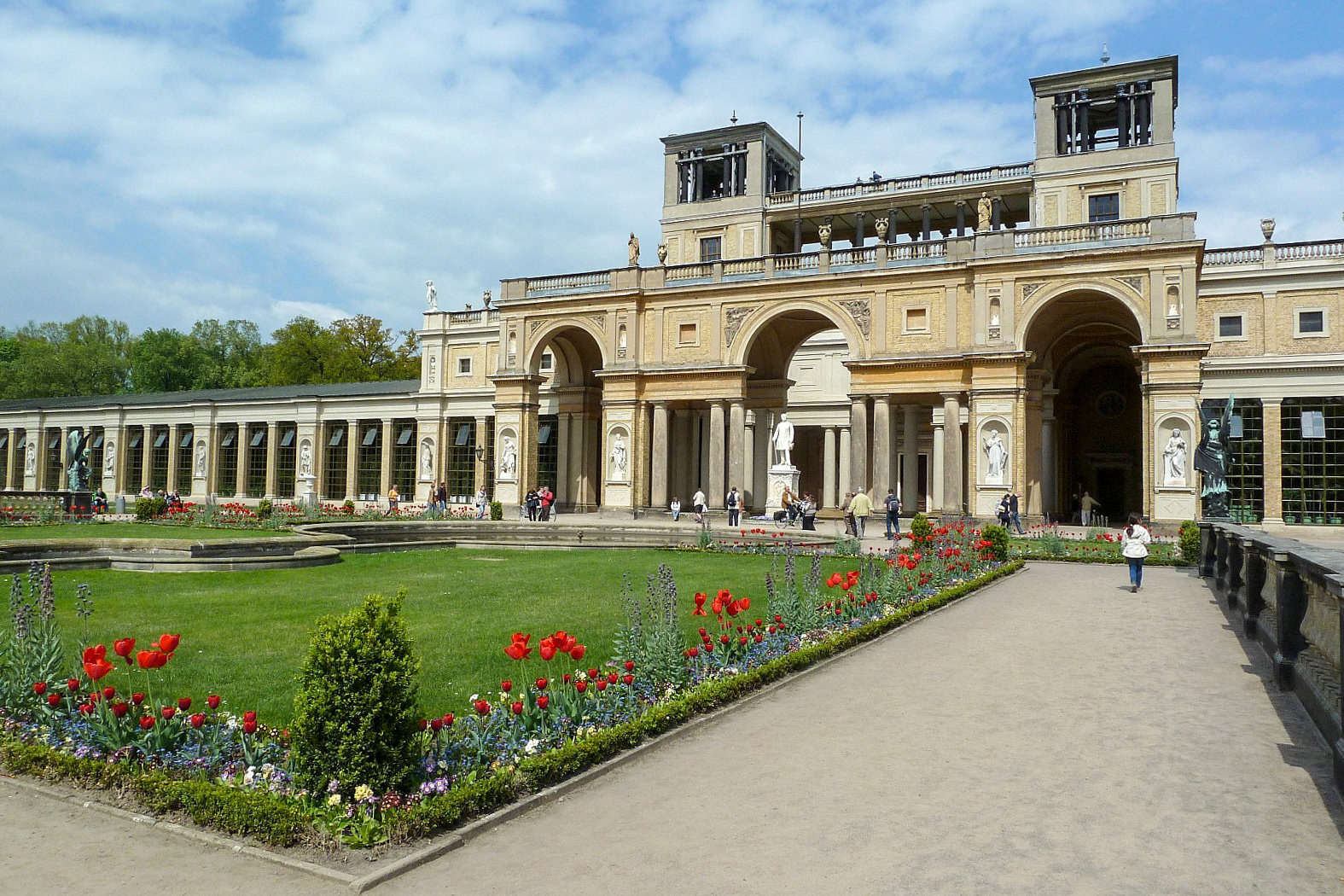 Южная сторона здания