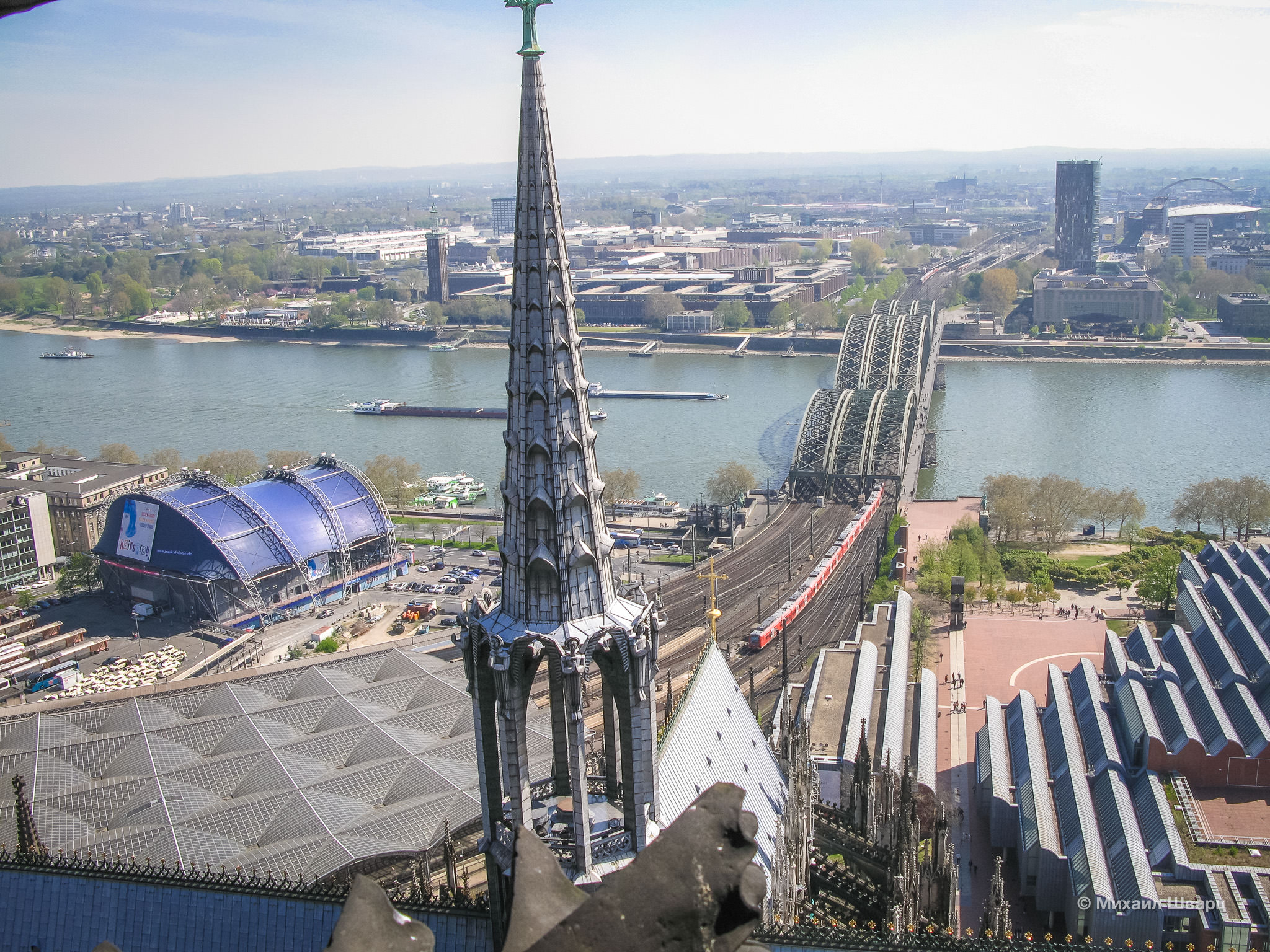 Вид на Музыкальный театр с Собора