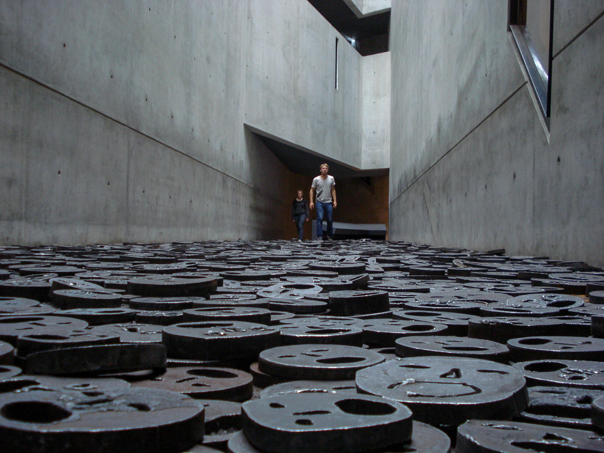 Пол в музее