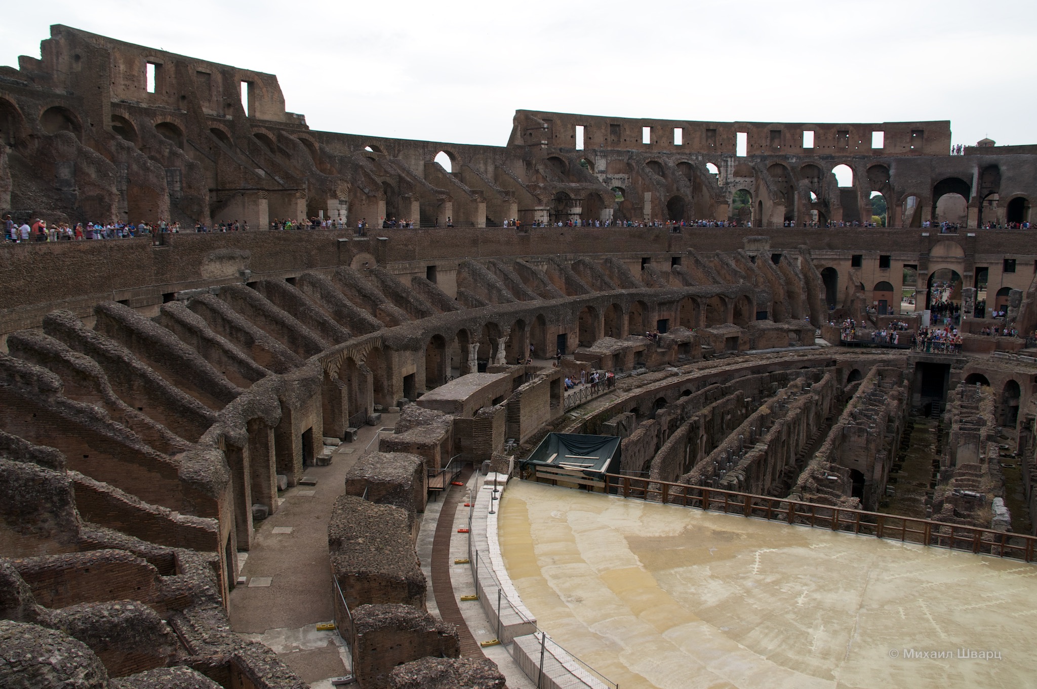 Зрительские места с одной стороны