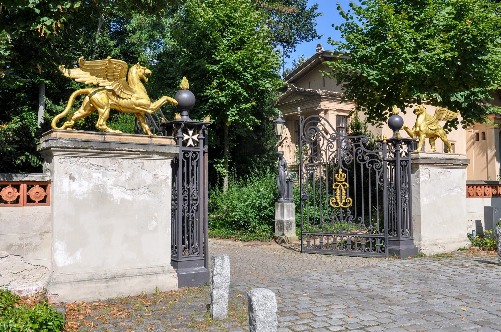 Главный вход