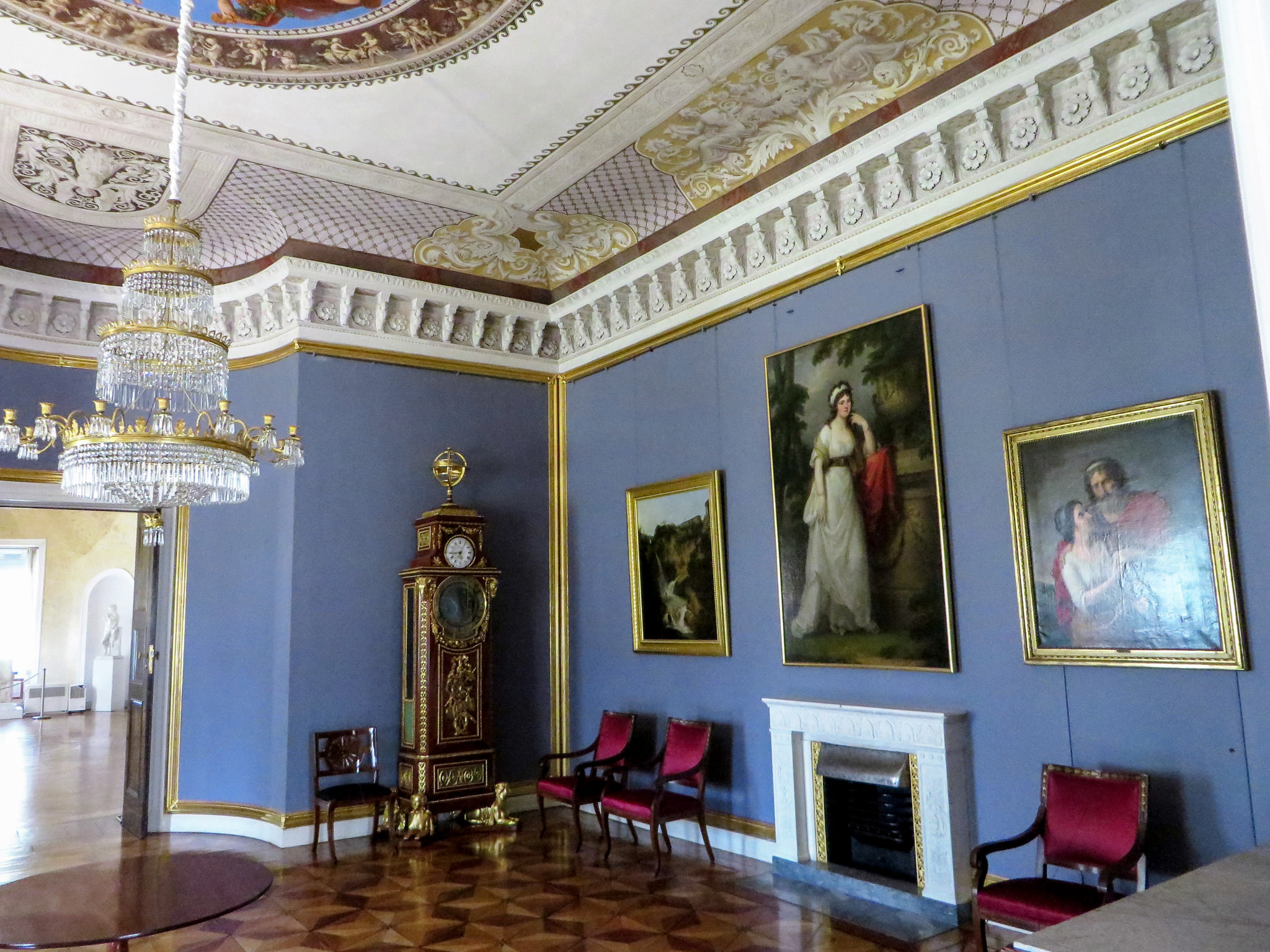 Фиолетовый салон