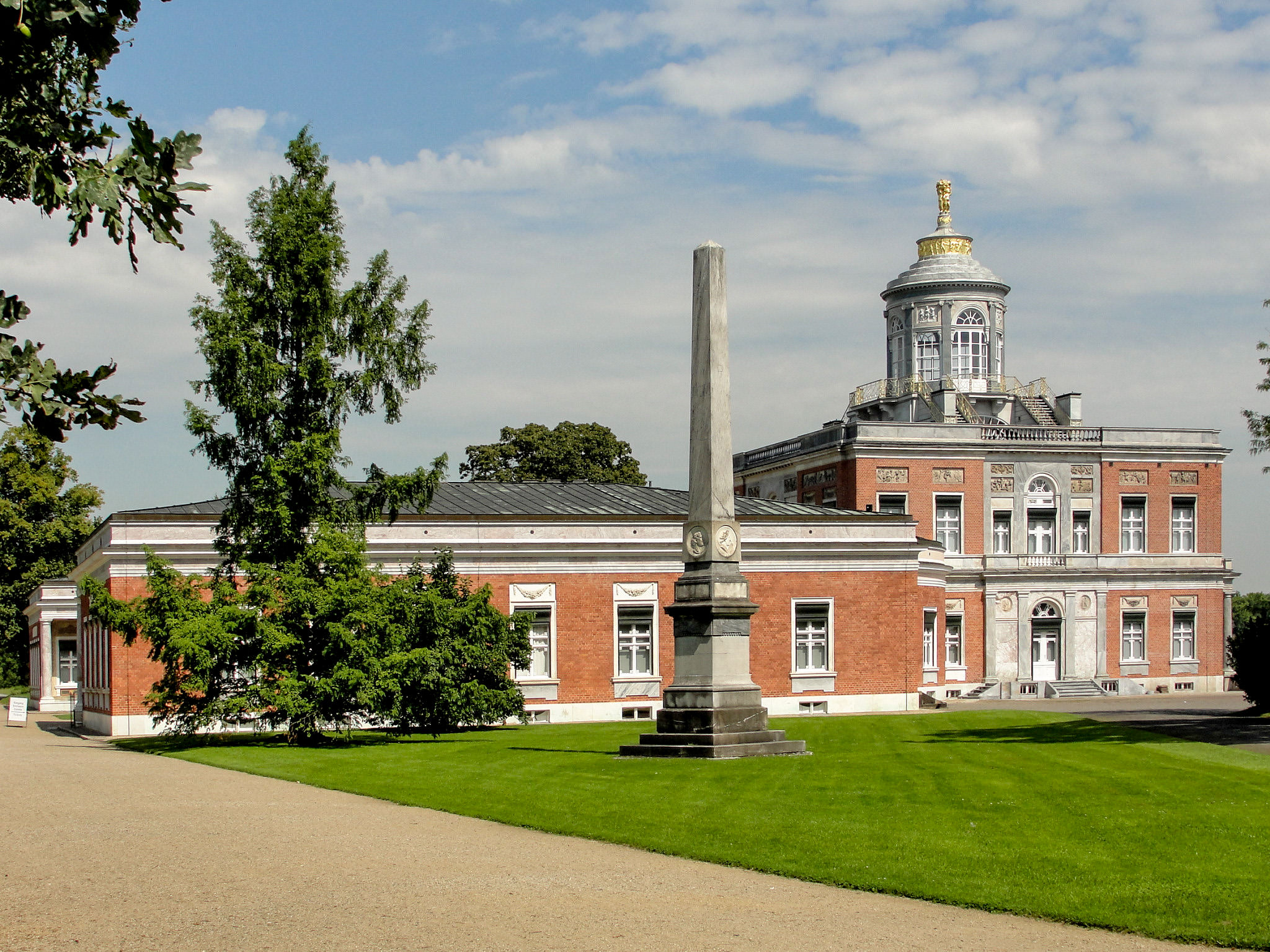 Мраморный дворец - один из памятников Потсдама, включенных в список ЮНЕСКО