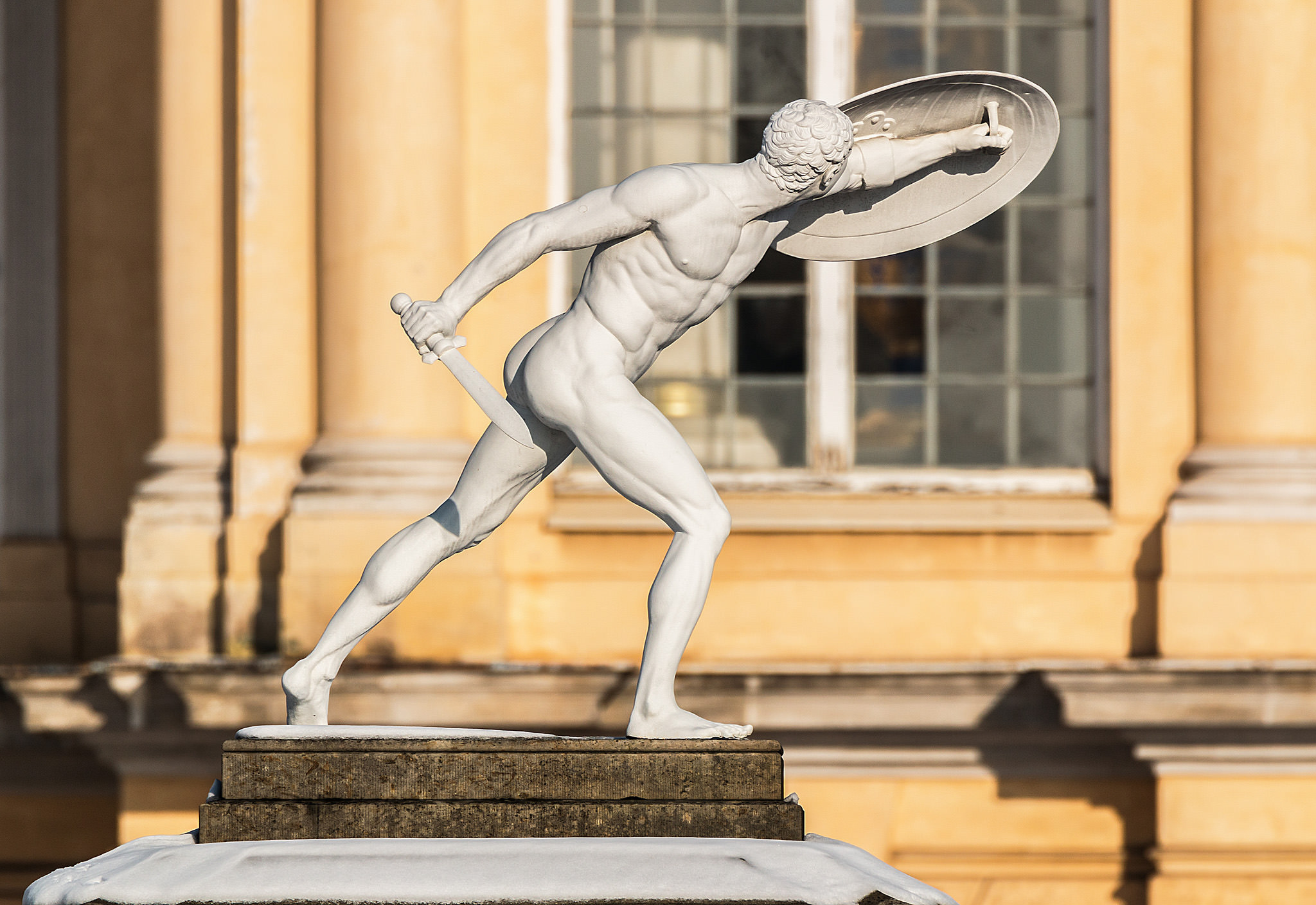 Скульптура на воротах