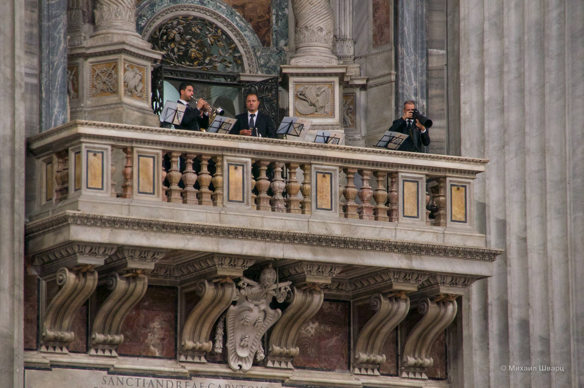 Музыканты на балконе