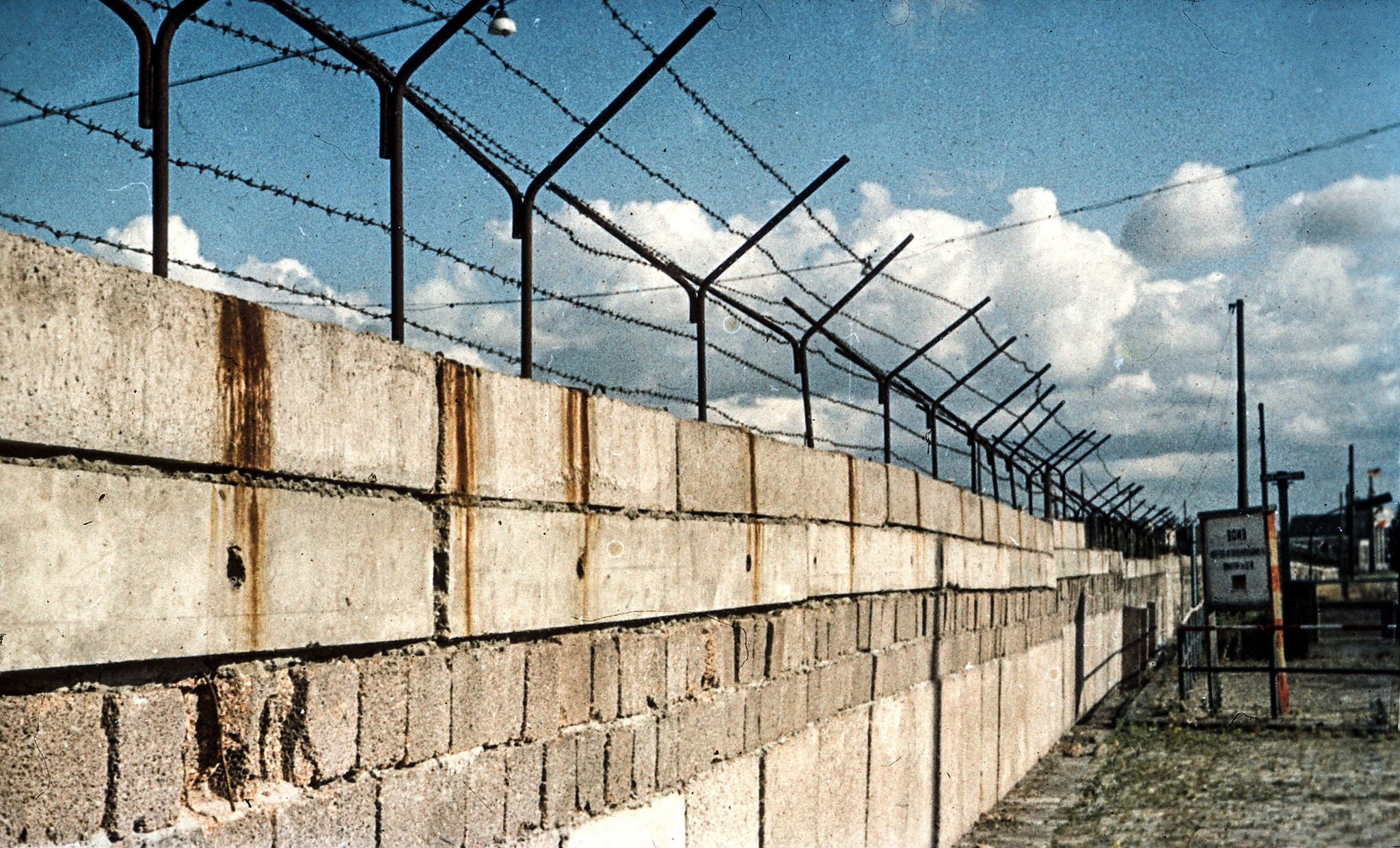 Берлинская стена в 1965 г.