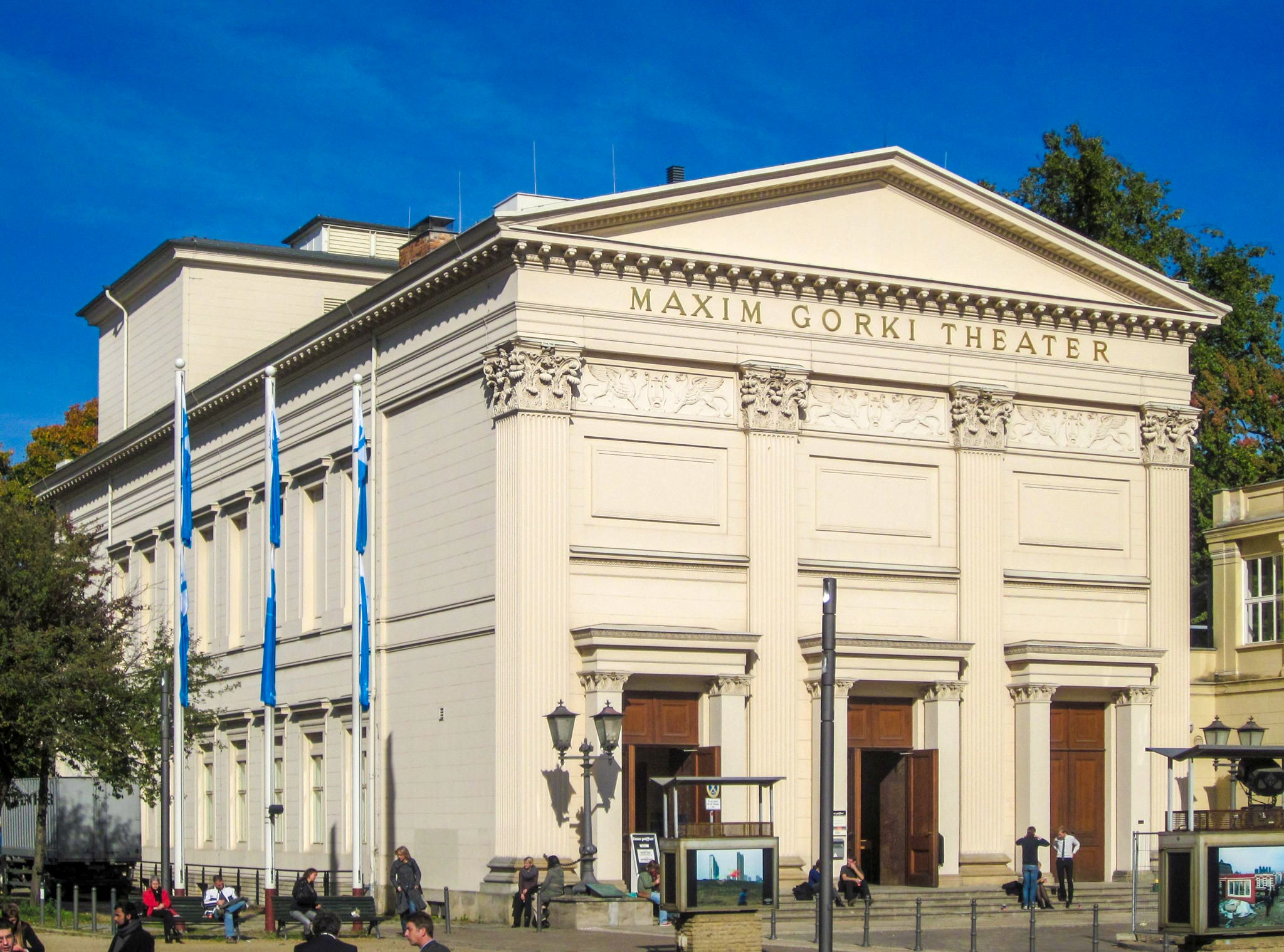 Фасад в виде древнего храма