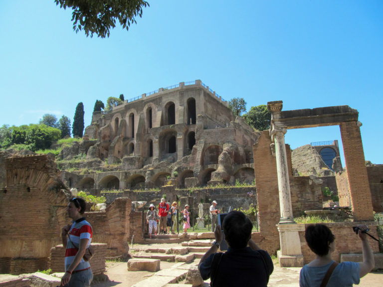 Дворец Тиберия (Domus Tiberiana)