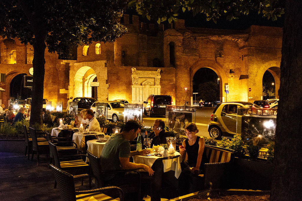 Ночная жизнь улицы