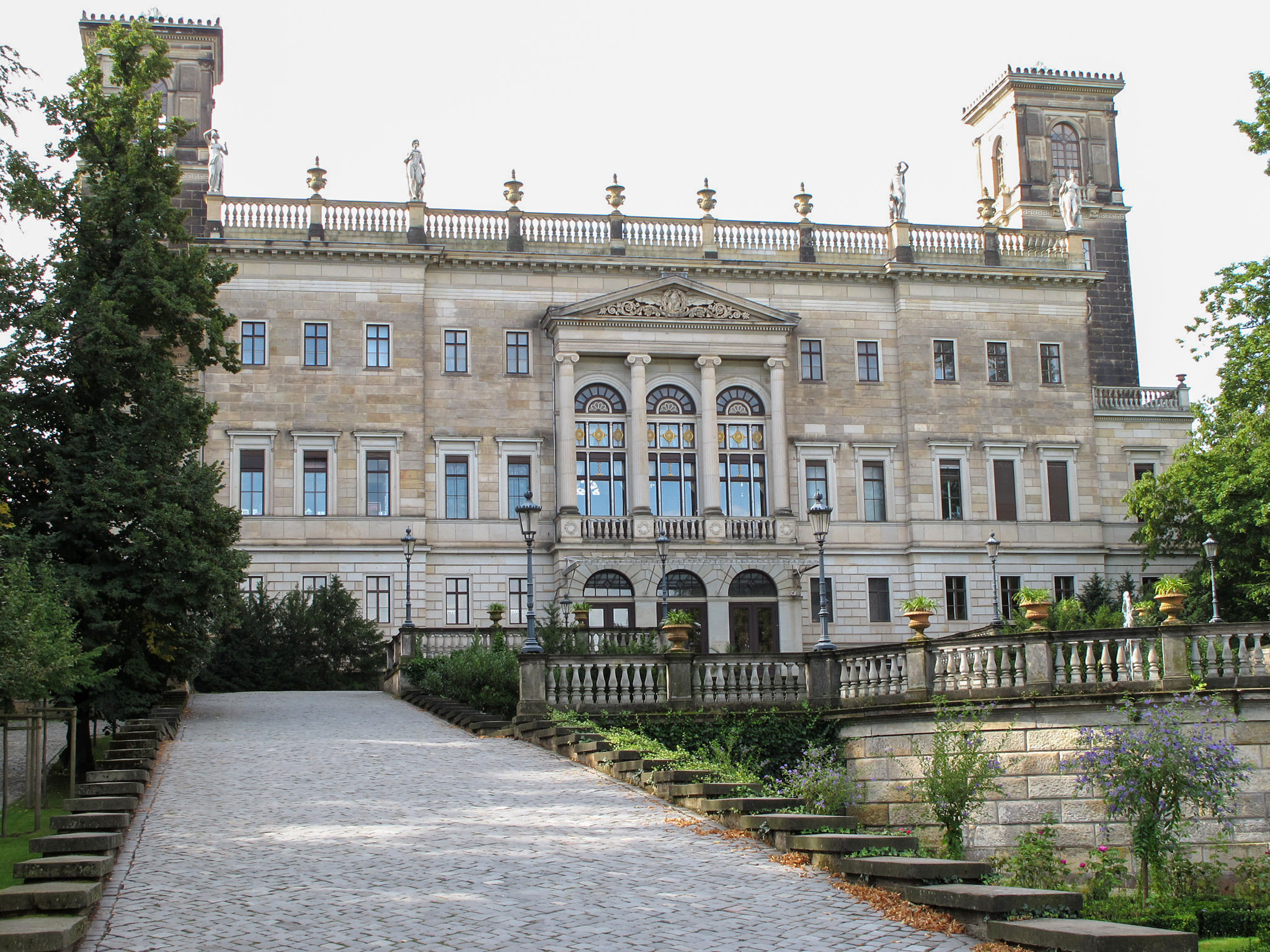 Фасад замка