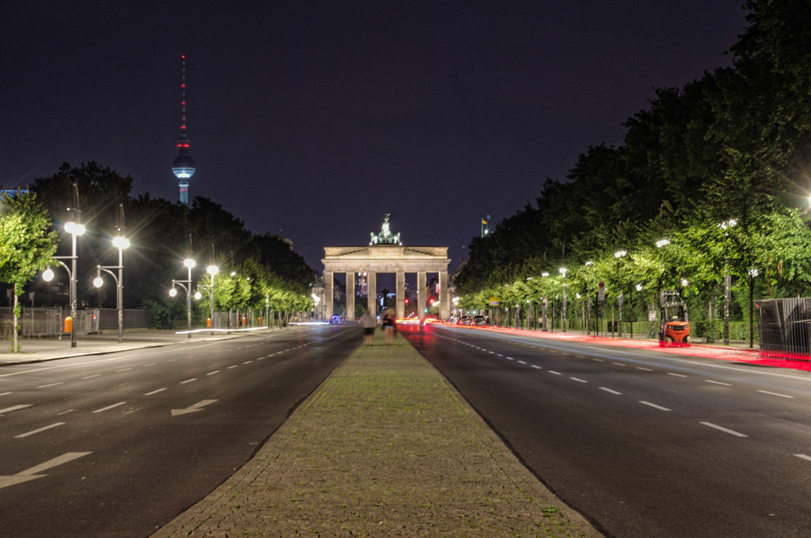 Бранденбургские ворота при ночном освещении
