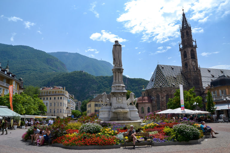 Площадь Вальтер с Собором Успения Богородицы