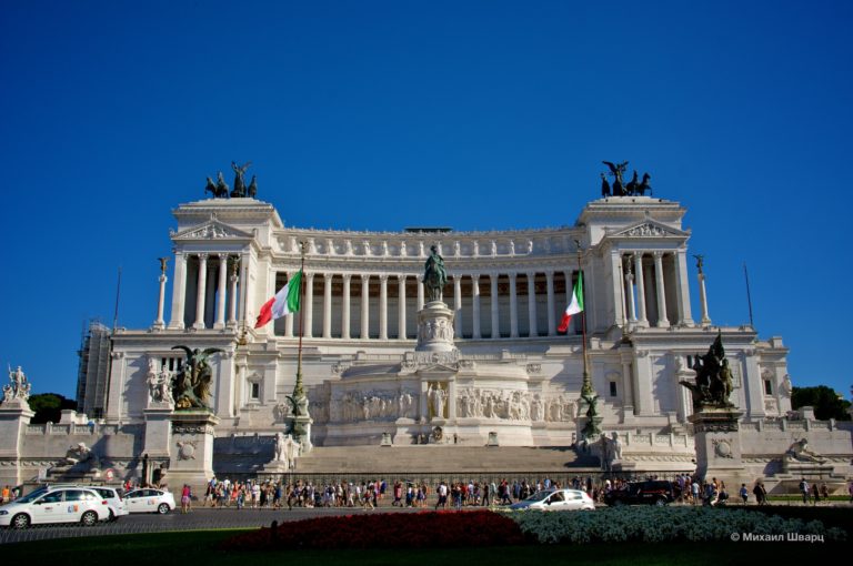 «Вставная челюсть», «открытый рояль», «свадебный торт» - так называют римляне Витториано